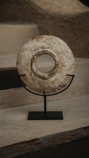 Disque en pierre de Sumba sur socle