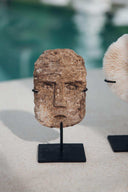 Masque en pierre de Sumba sur socle