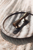 Poignée de porte balinaise en laiton sculpté