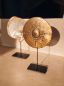 Disque d'ornement en métal ancien