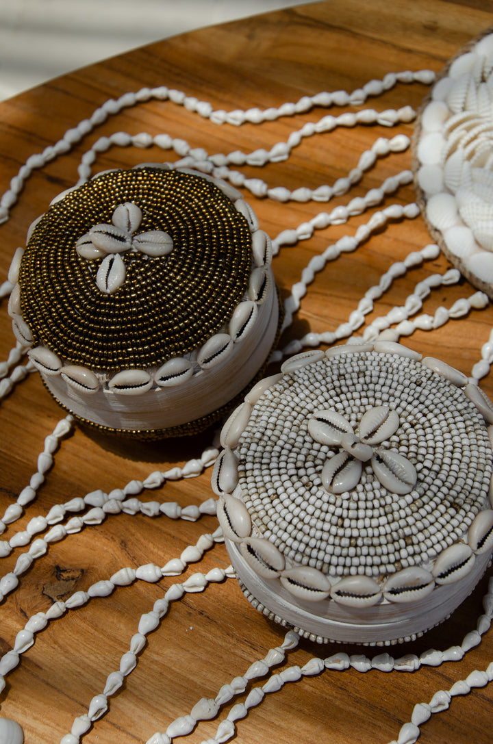 Small offering box from Bali with Hati shells