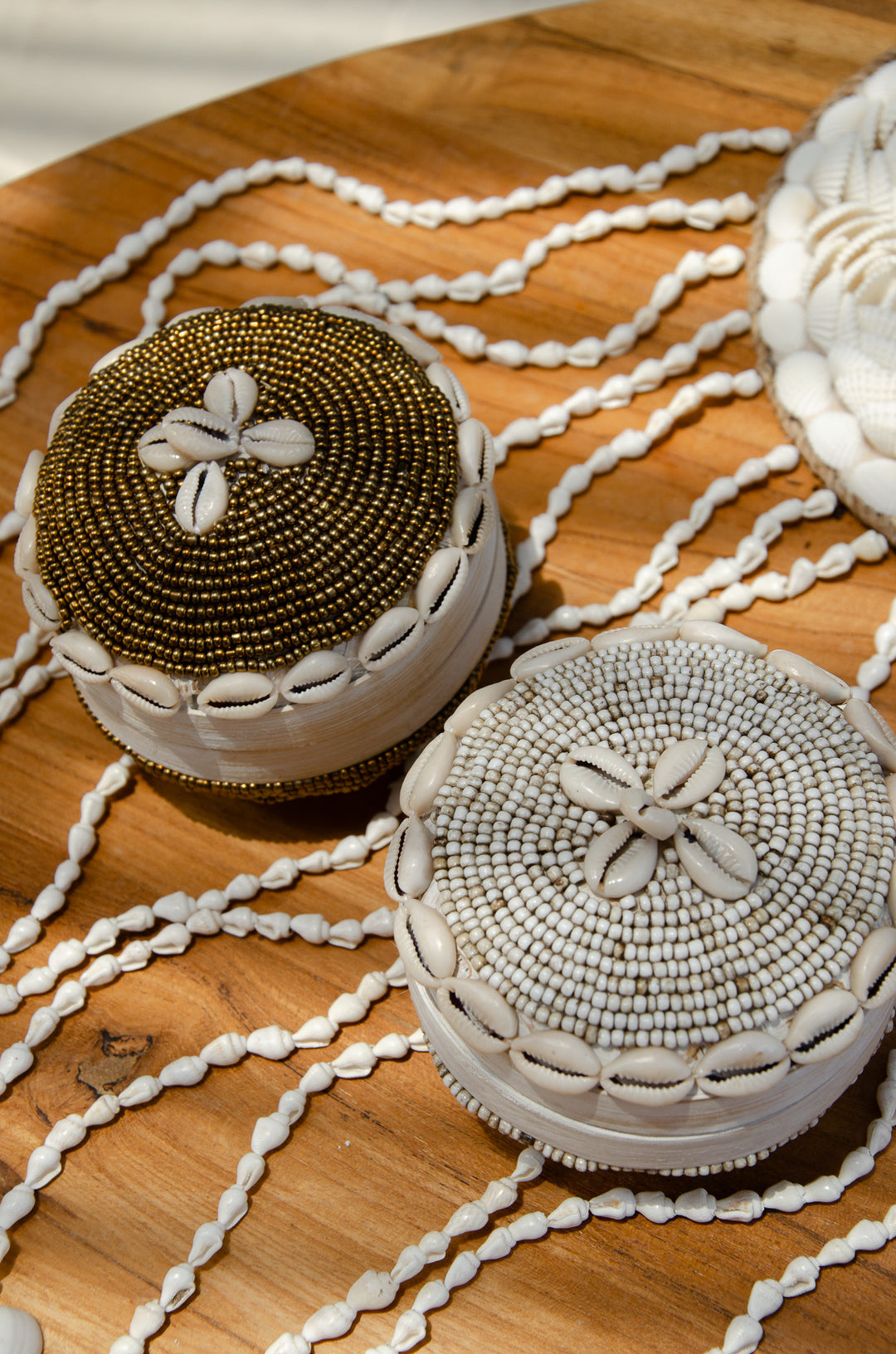 Small offering box from Bali with Hati shells