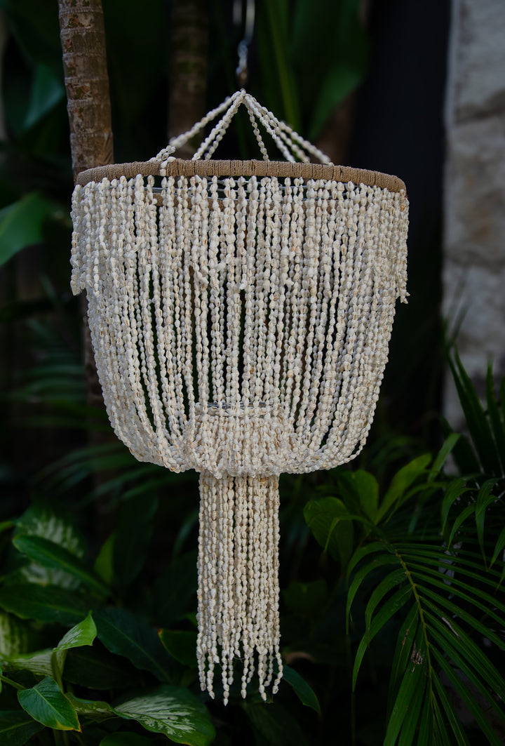 Balinese chandelier Medusa suspension in shells