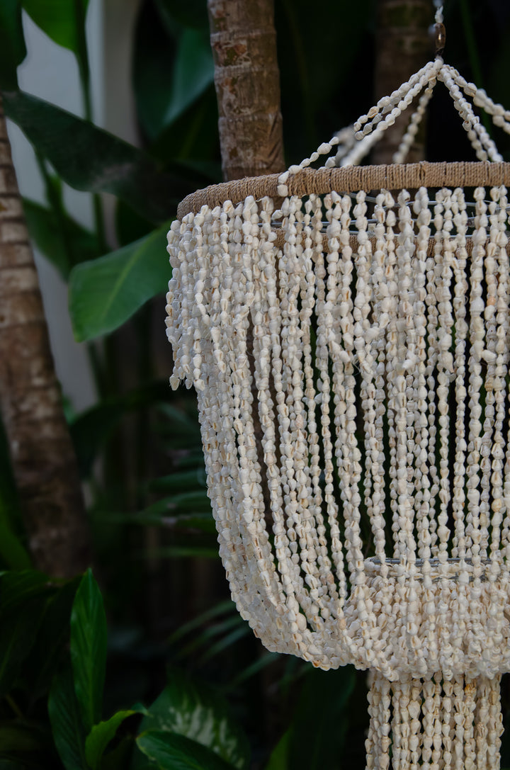 Balinese chandelier Medusa suspension in shells