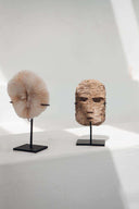 Masque en pierre de Sumba sur socle