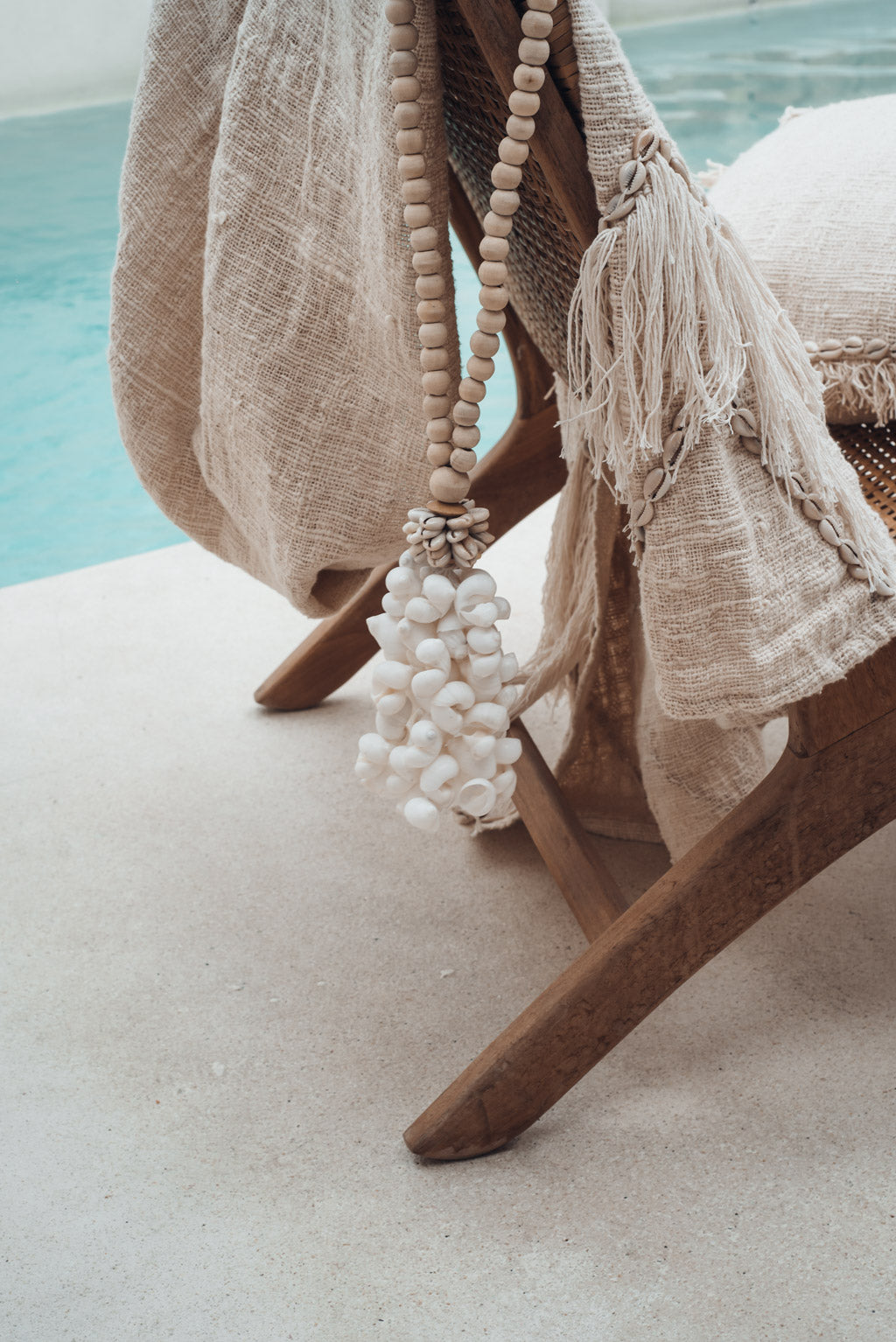 Balinese suspension in wooden beads and white shells