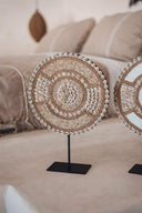Bouclier ethnique balinais en perles et coquillages