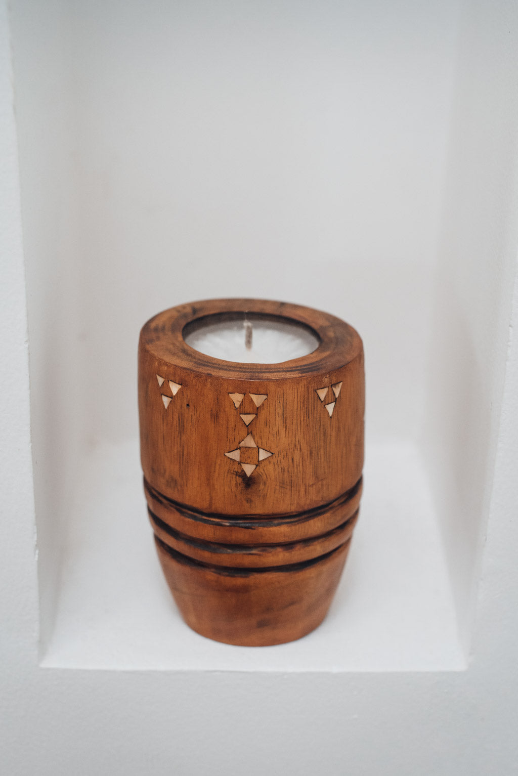 Frangipani candle in wood inlaid with mother-of-pearl