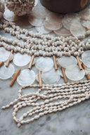 Guirlande de coquillages nacre et bois