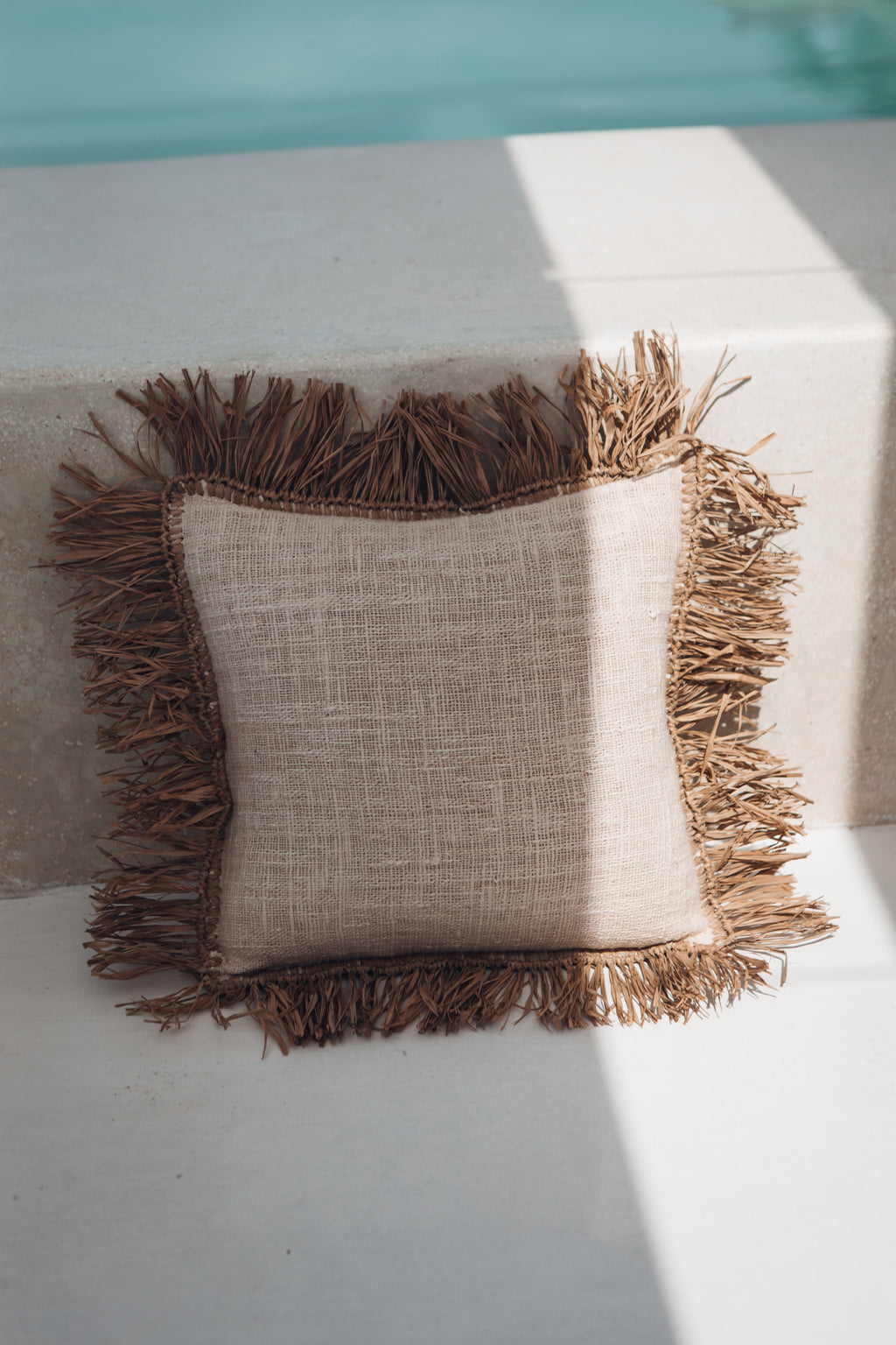 Tropis cushion cover in cotton and raffia – Ki Decoration