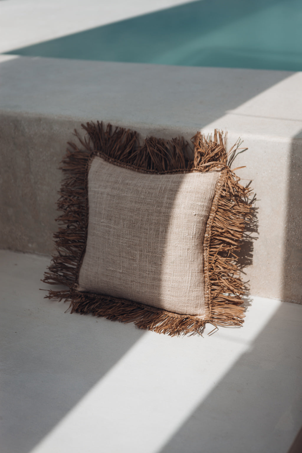 Tropis cushion cover in cotton and raffia