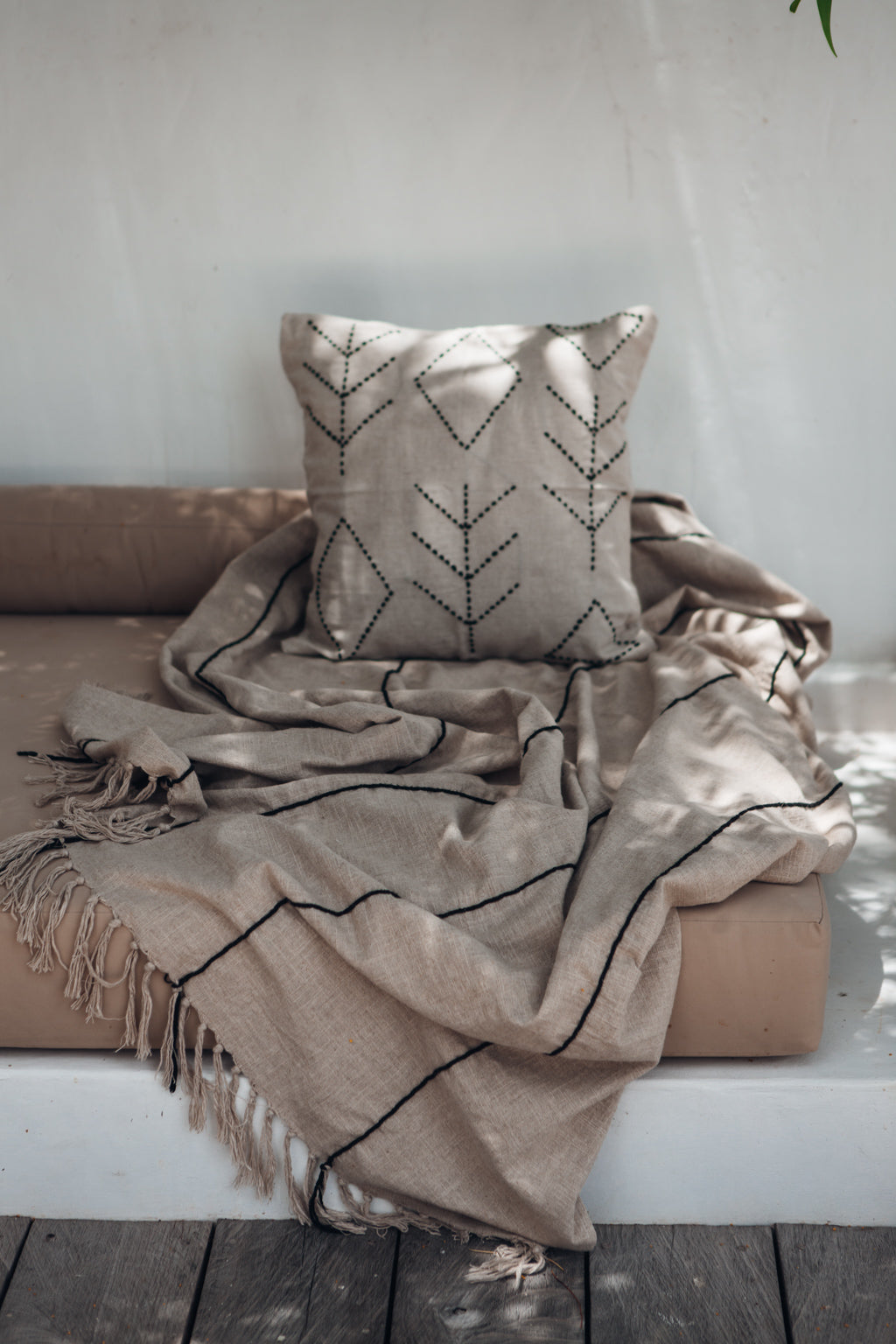 Natural linen throw with fringes